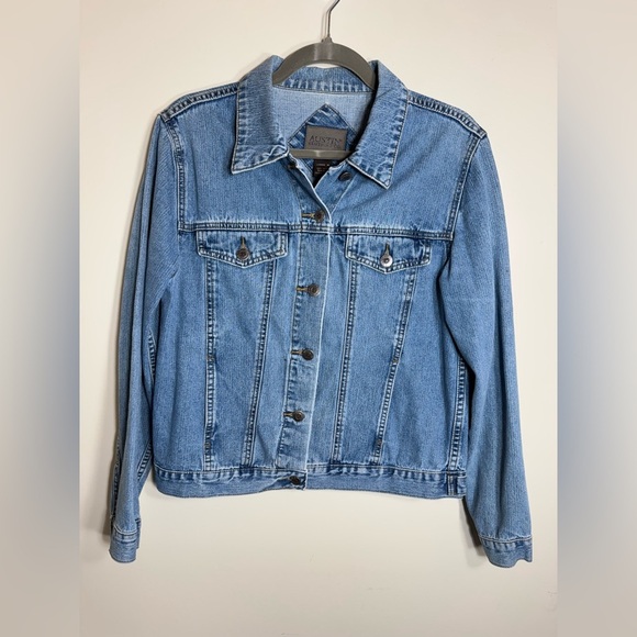 Austin Clothing Co. women’s jean jacket with 4 pockets on front. Size Medium - Picture 1 of 8